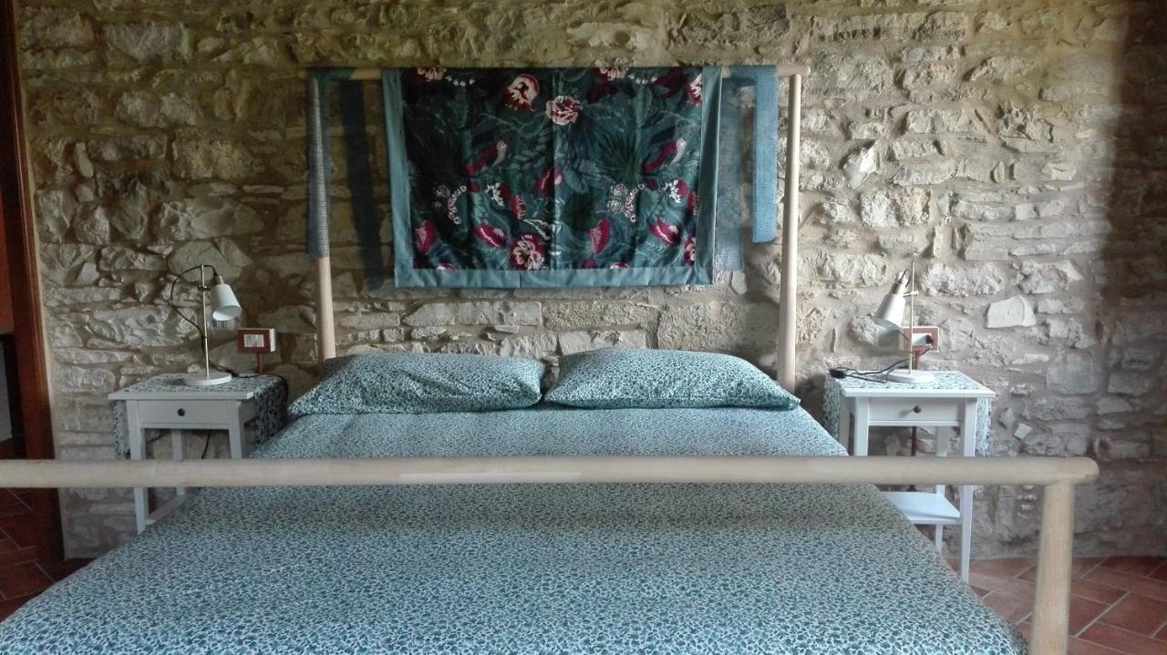 Готель Casale Le Fontanelle Monte Grimano Terme Екстер'єр фото