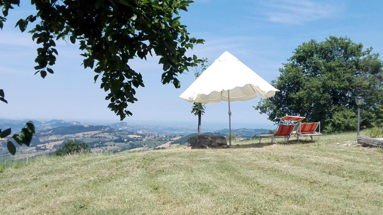 Готель Casale Le Fontanelle Monte Grimano Terme Екстер'єр фото